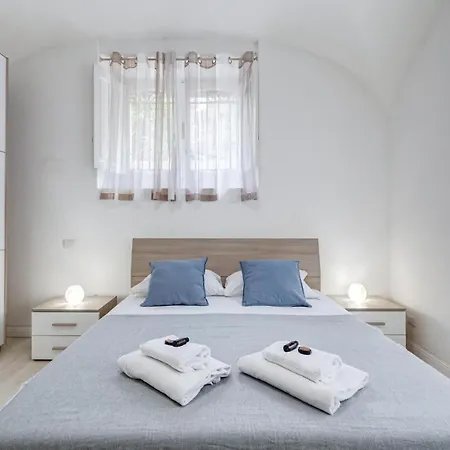 Borghese Modern *