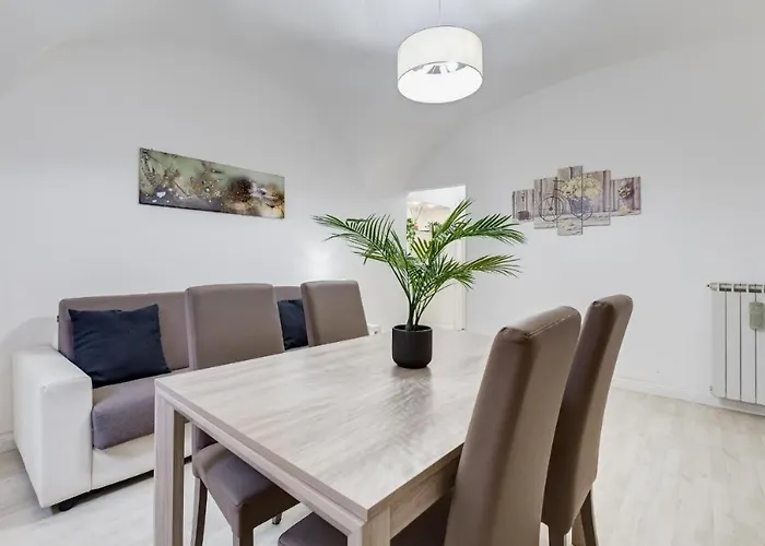 Borghese Modern Lejlighed