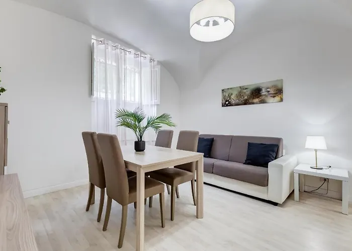 Borghese Modern Lägenhet